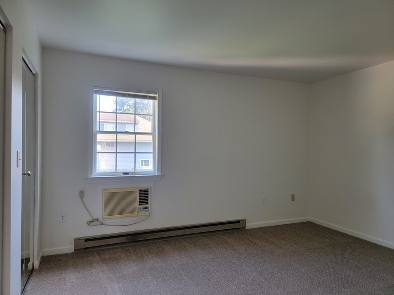 Building Photo - 102 Bradford Dr