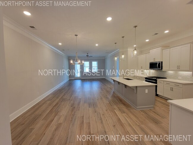 Building Photo - Gorgeous Luxury Townhome for Rent in Kenne...