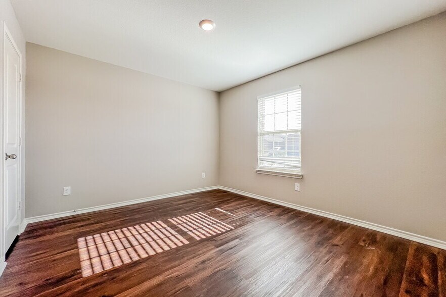 Building Photo - 1805 Tulipwood Dr