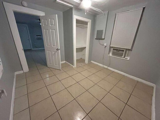 Building Photo - 1903 7th Ave S