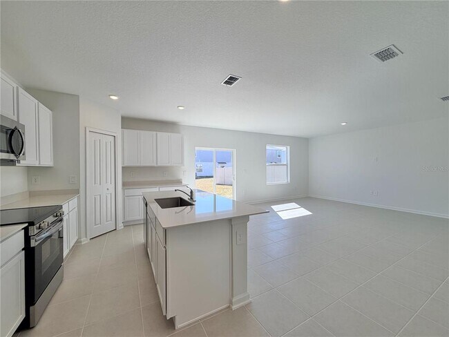 Building Photo - 3670 Hardman Dr