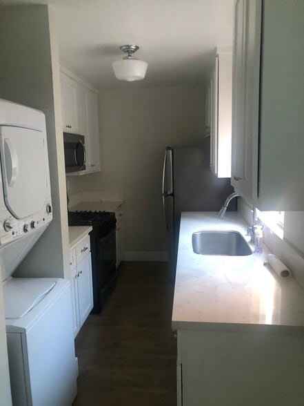 833.5 Kitchen and washer dryer - 827 E Washington Blvd