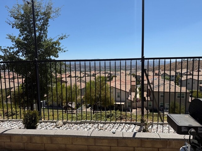 Building Photo - Home in Gated Five Knolls Community | 5 Bedrooms