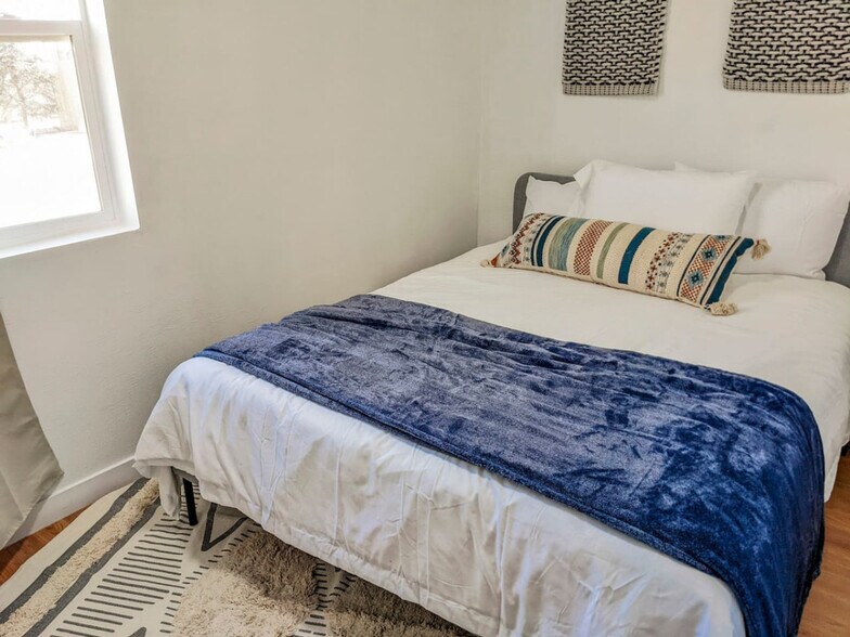 Building Photo - 169 E 100 N