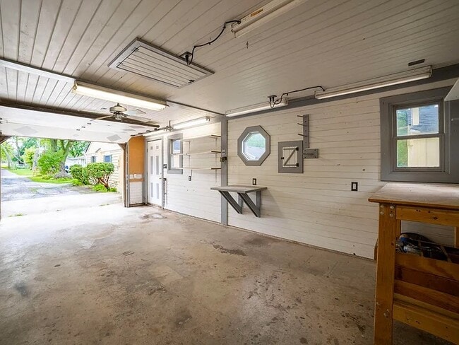 Building Photo - Rutledge Home