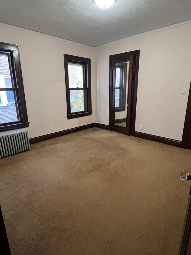 Building Photo - 702 N Raynor Ave