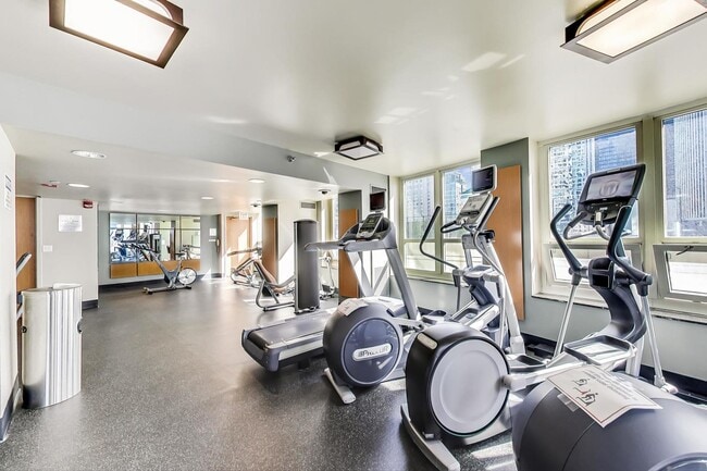 Building Photo - 345 N La Salle Dr