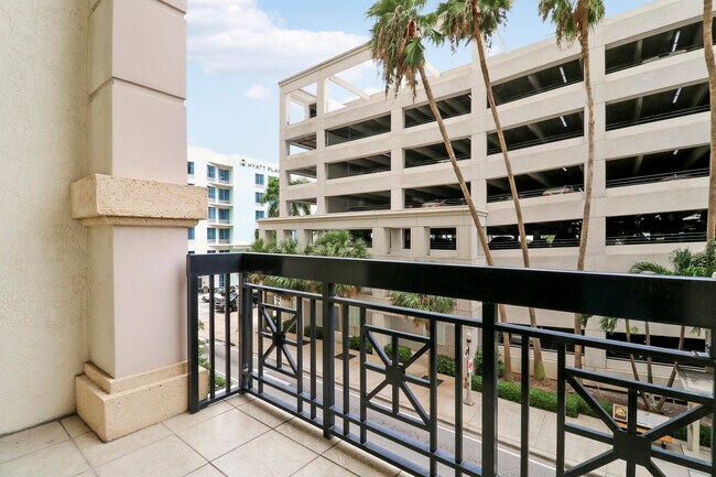 Building Photo - 801 S Olive Ave