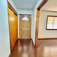 Building Photo - 1701 Gillette St