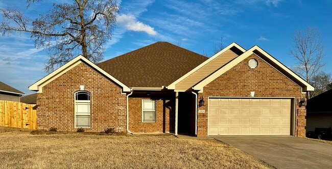 Building Photo - 210-210 Hidden Meadows Dr