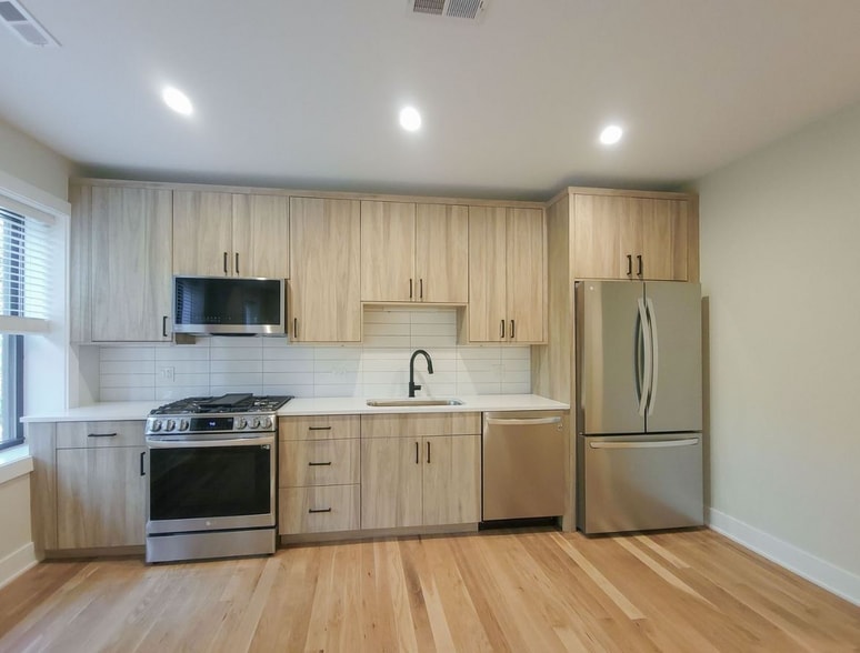 Building Photo - 2234 N Bissell St