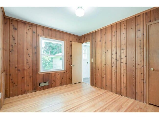 Building Photo - 4042 Oregon Ave N