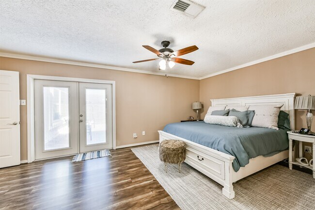 Building Photo - 3007 Chester Dr