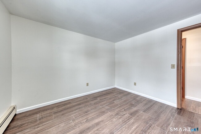 Building Photo - 5 Cutler Ln