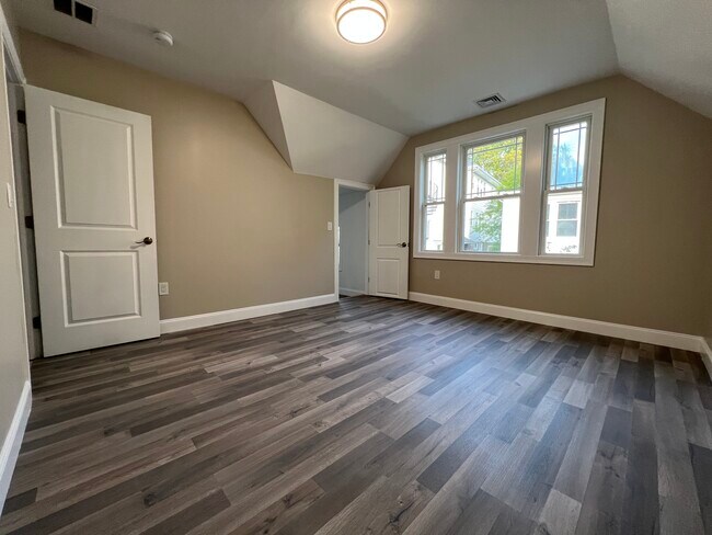 Building Photo - 324 Farrington St