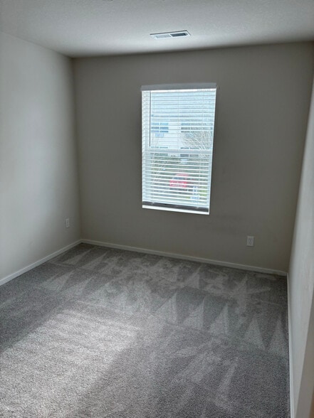 Building Photo - 11729 NE 28th St