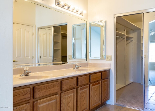 Building Photo - 38006 S Desert Highland Dr