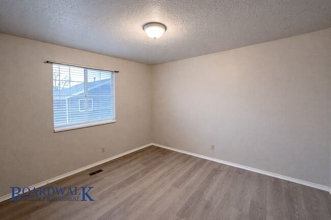 Building Photo - Awesome 3 Bedroom in Salt Lake City!