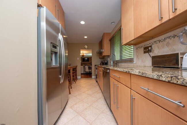 Building Photo - 3201 Bayland Dr