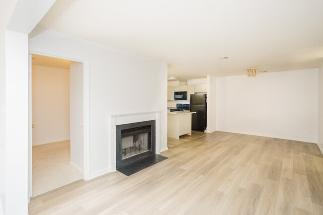 Building Photo - 2815 Lee Oaks Ct