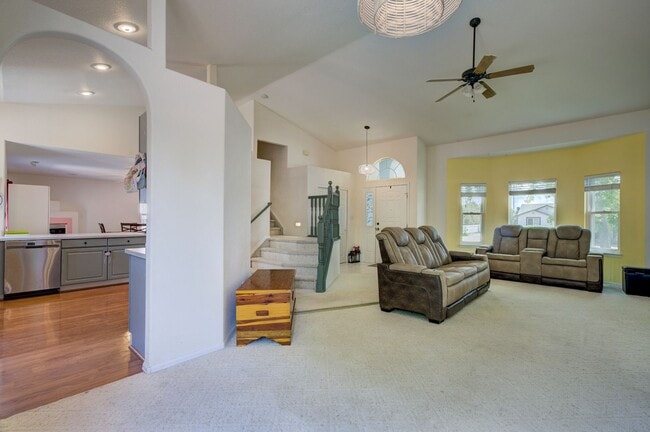 Building Photo - $2222 | 3BR/3BA | Pueblo West Gem!