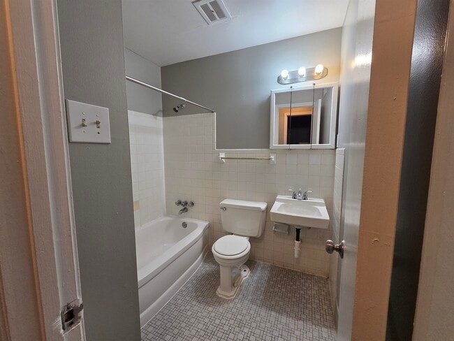 Building Photo - 4417 Don St