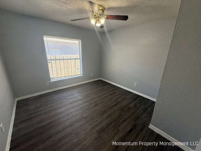 Building Photo - Beautiful, Remodeled 3/2 near BUSCH GARDENS!