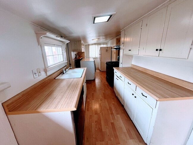 Building Photo - Adorable 2BR / 1BA House in North Pacific Beach