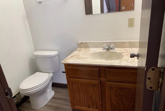 Building Photo - 577 E Golf Pl