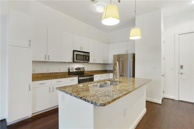 Building Photo - 711 Cosmopolitan Dr NE