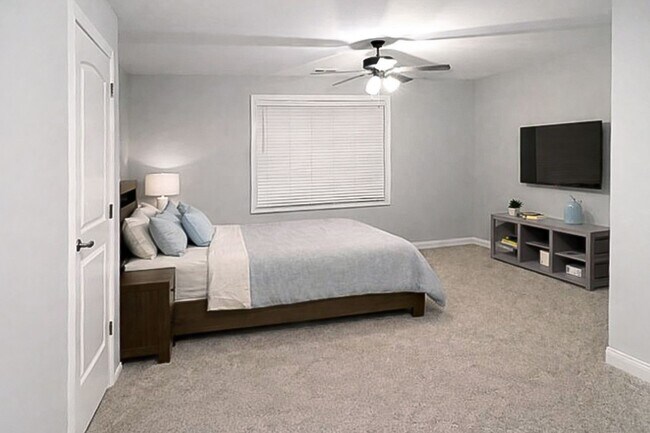 Building Photo - Pet Friendly Three Bedroom with Bonus!