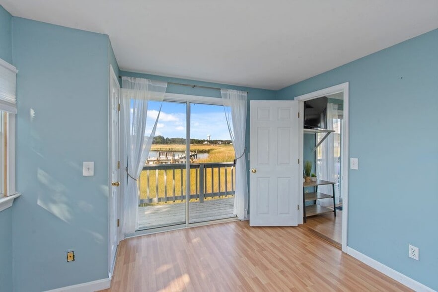 Building Photo - 12 Lower County Rd