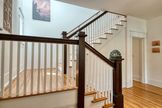 Building Photo - Spacious Living in a Prime Christiansburg Location