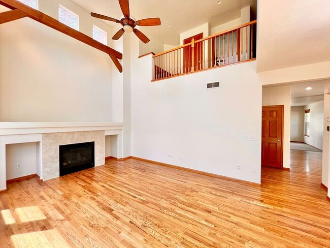 Building Photo - Beautiful 4 bed/ 3 bath Home with Office!