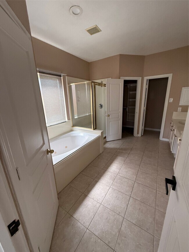Building Photo - 11902 Miramar Shores Dr
