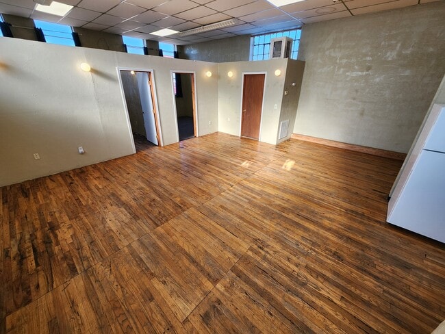 Building Photo - 208 MAINApt