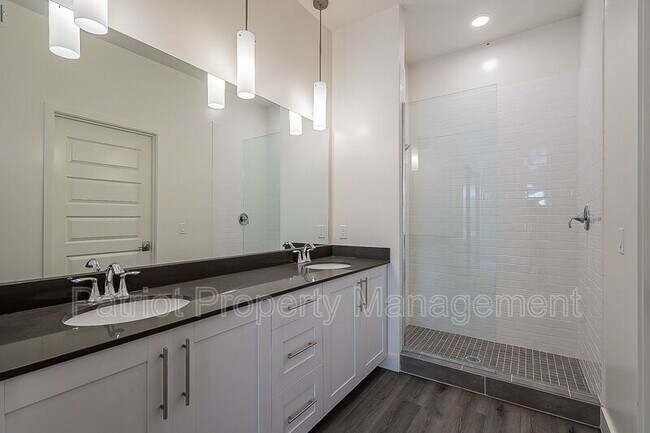 Building Photo - 7300 E Earll Dr