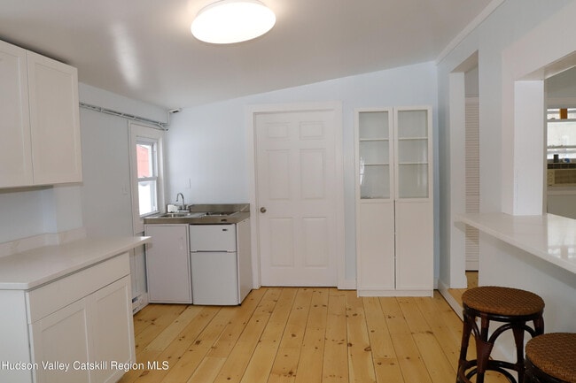 Building Photo - 7217 Albany Post Rd