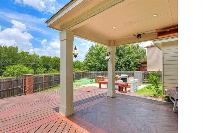 Building Photo - 6200 Ken Caryl Dr