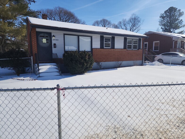 Building Photo - 3843 Plantation Rd NE