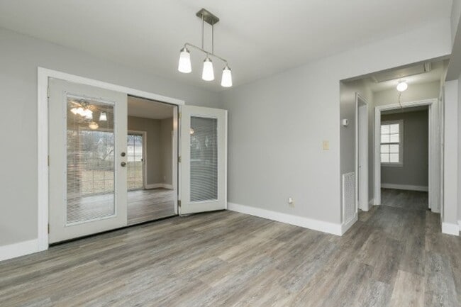 Building Photo - Beautiful Donelson Home in Great Location ...