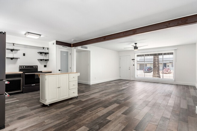 Building Photo - 7813 E Cypress St