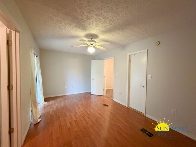 Building Photo - Great 2 Bedroom Townhouse in Fort Walton!