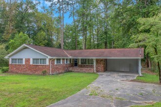 Building Photo - Your new home Awaits!