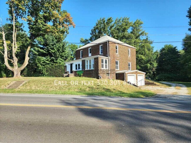 Building Photo - 2823 Columbus Rd NE