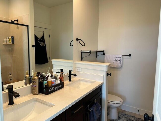 Building Photo - 4672 W Vermillion Dr
