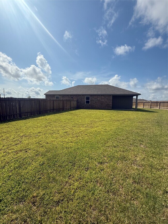 Building Photo - 413 Texas Olive Dr