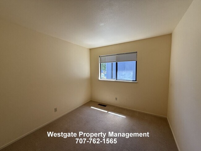 Building Photo - 1453 Capri Ave