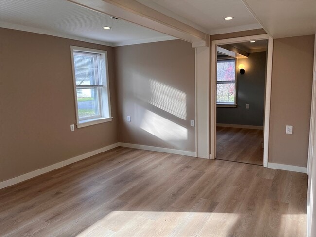 Building Photo - 410 N Main St