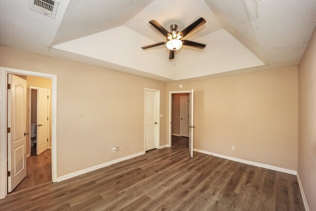 Building Photo - 255 Summer Hill Cir